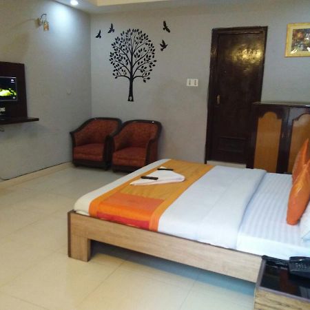 Hotel Samridhi Palace Juhi Bari Экстерьер фото