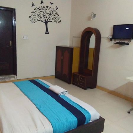 Hotel Samridhi Palace Juhi Bari Экстерьер фото