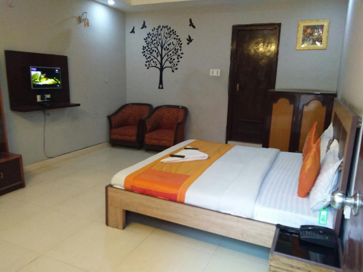 Hotel Samridhi Palace Juhi Bari Экстерьер фото
