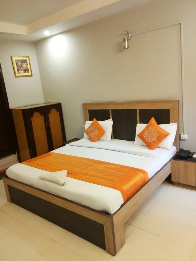 Hotel Samridhi Palace Juhi Bari Экстерьер фото